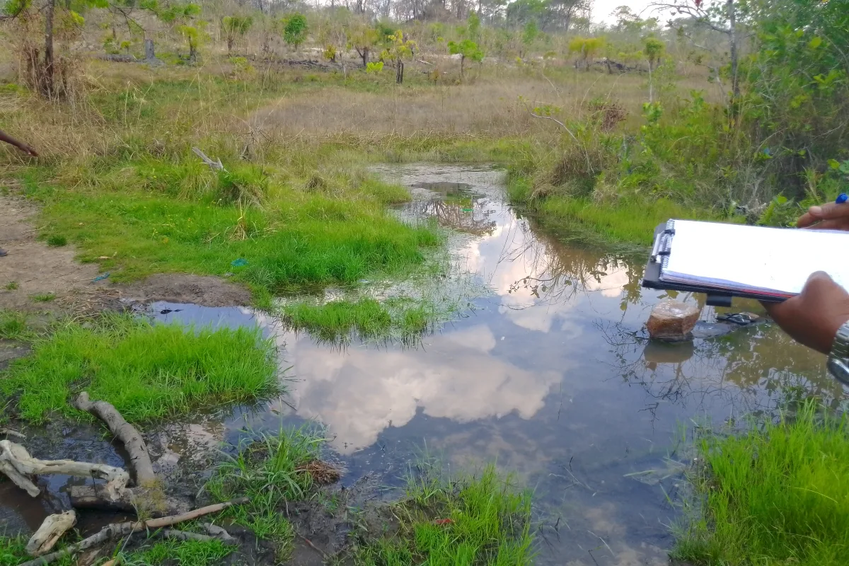 Avaliação hidrogeológica no terreno